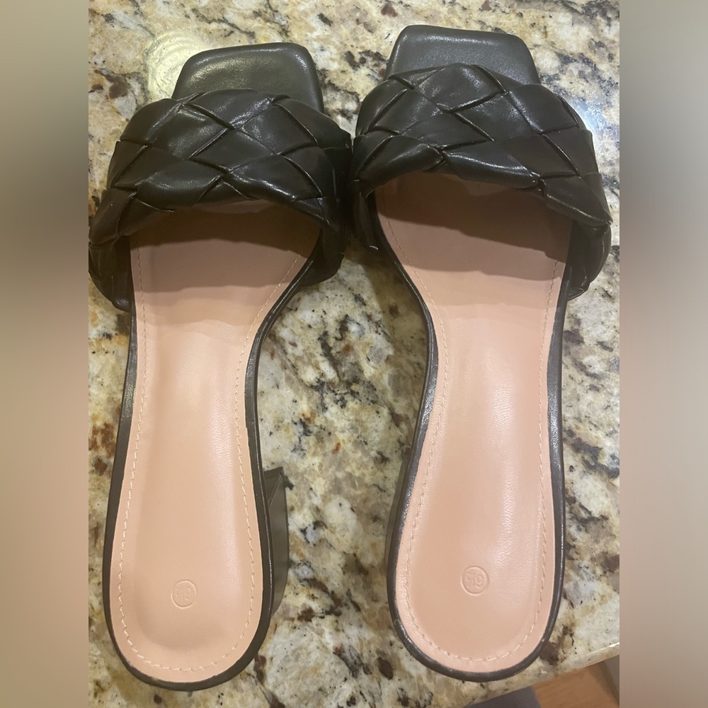Woman’s braided shoes with box - Picture 1 of 4